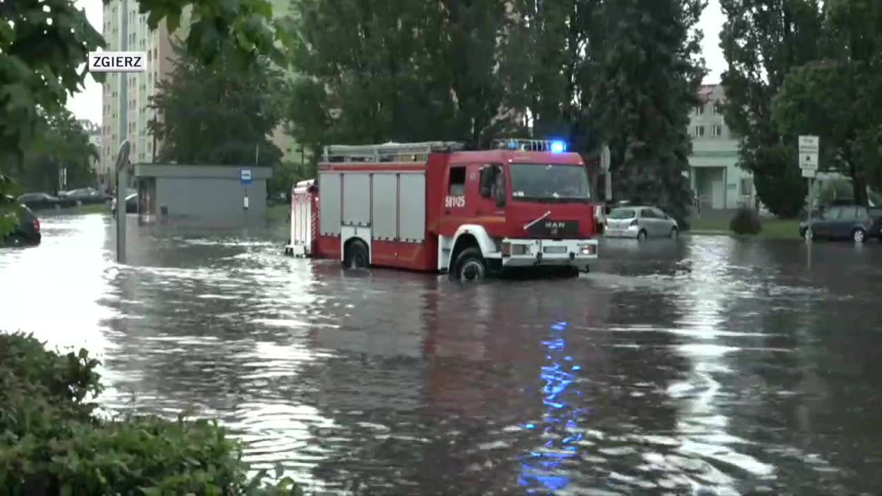 Zalane ulice, połamane drzewa i zerwane linie energetyczne. Nawałnice przeszły nad Polską