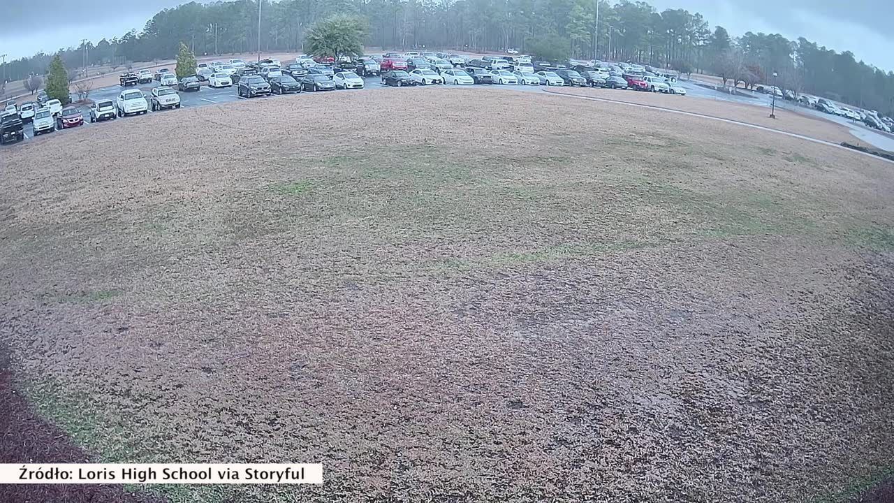 Tornado przewracało zaparkowane na parkingu auta. Załamanie pogody przyniosło znaczące straty