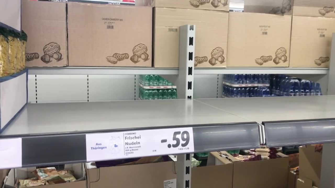 Puste półki w berlińskich supermarketach. Paniczne zakupy w Niemczech