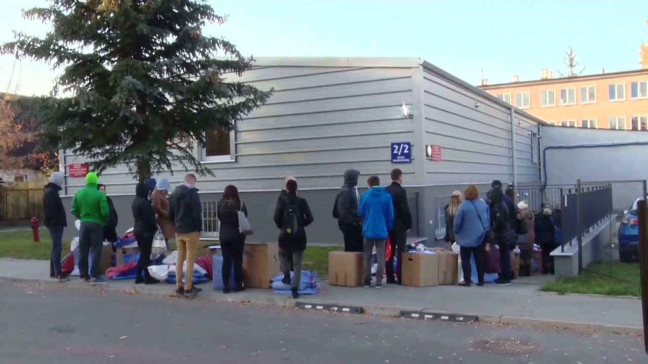 Kolejka do zdania protokołów z głosowania. Przedstawiciele komisji w Białymstoku czekali od świtu