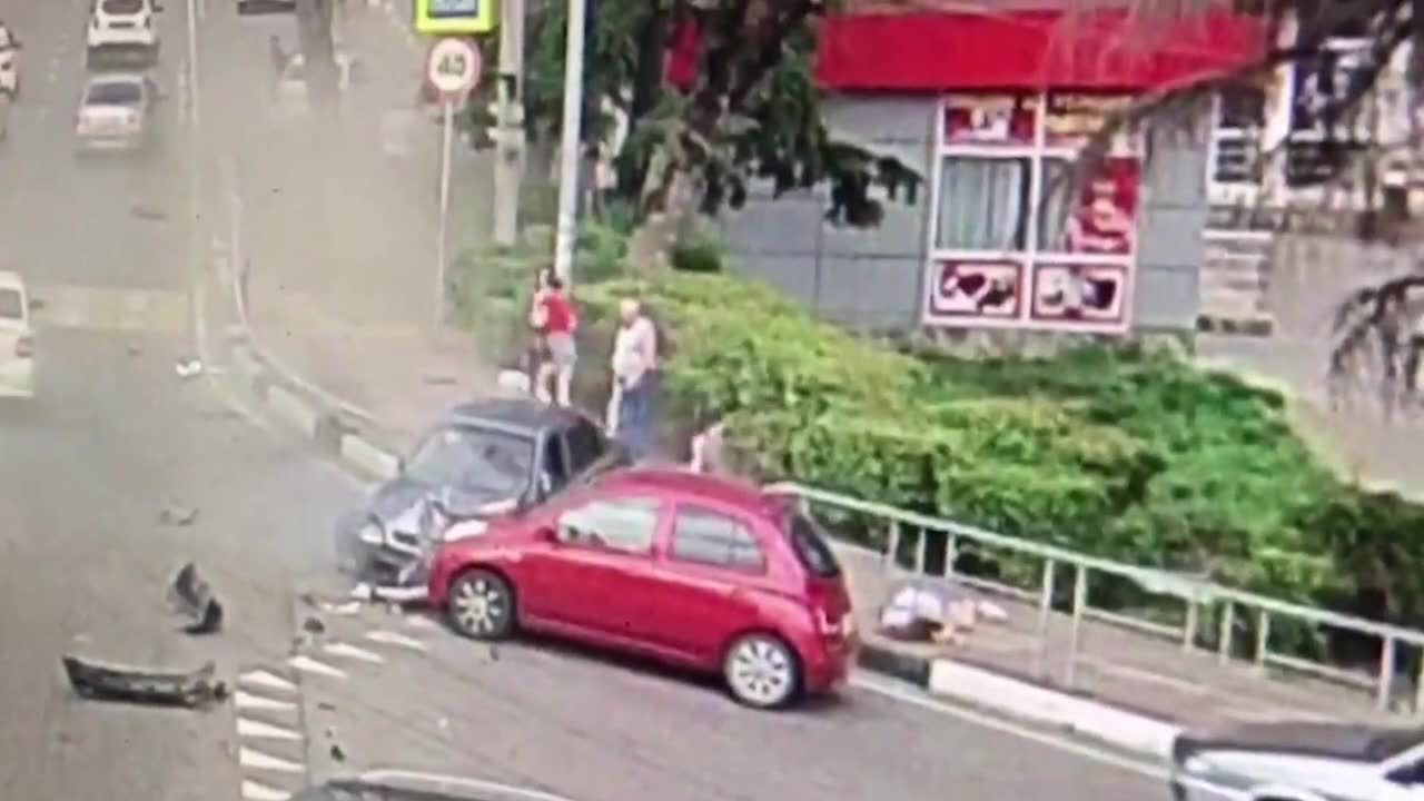 Makabryczny wypadek w Soczi. Samochód wjechał w grupę ludzi (DRASTYCZNE ZDJĘCIA)