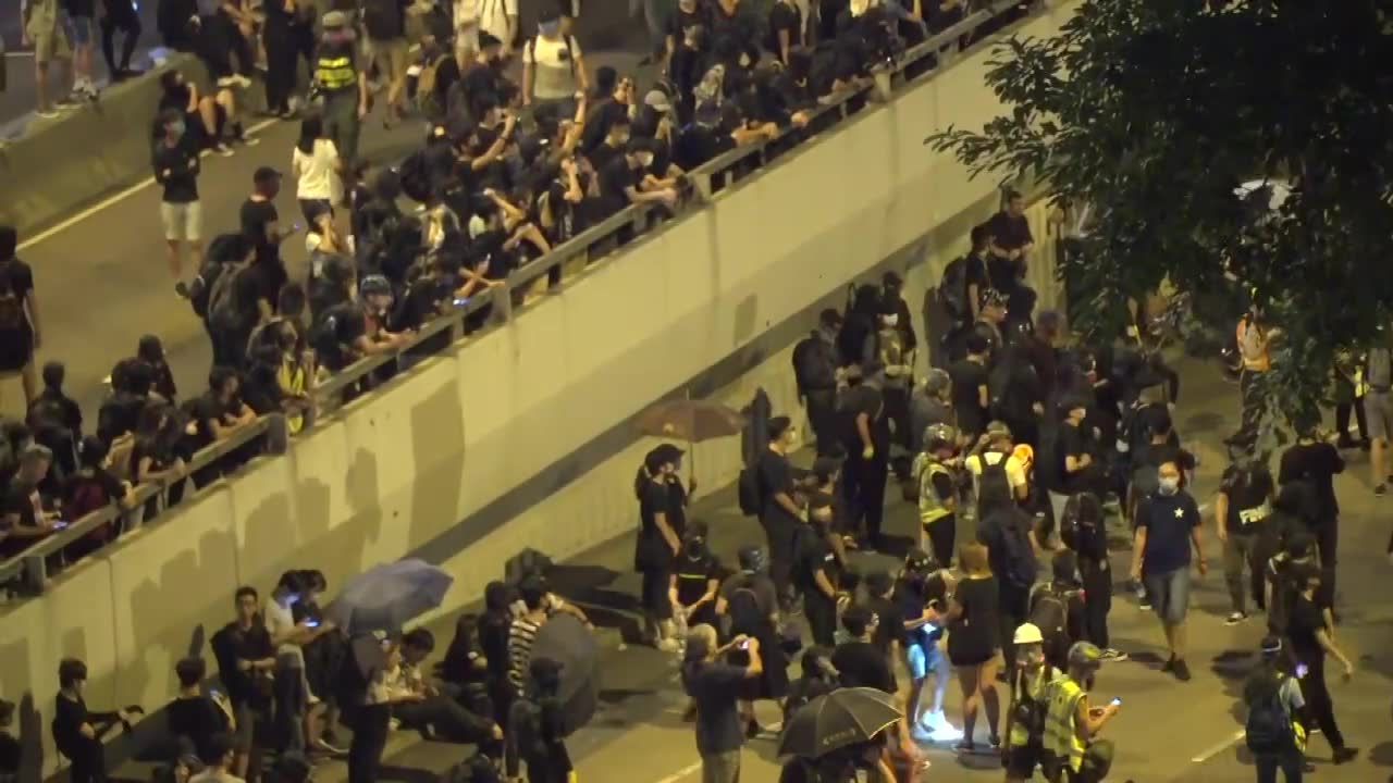 Wielotysięczne protesty w Hongkongu. Policja użyła armatek wodnych