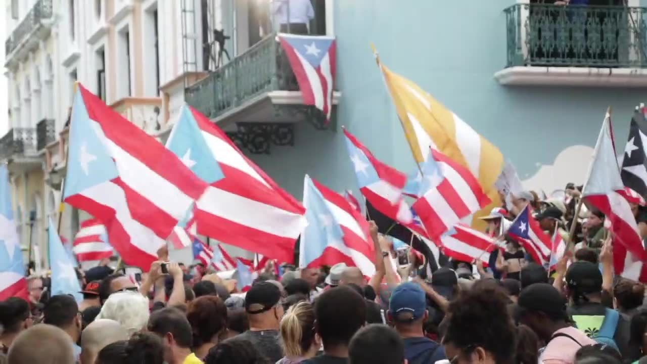 Tysiące ludzi świętowało w stolicy Puerto Rico podanie się do dymisji gubernatora Ricardo Rossello