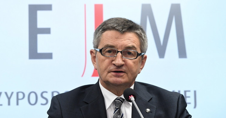 Kuchciński przeprosił za loty z rodziną, CIS opublikuje informacje o lotach marszałka