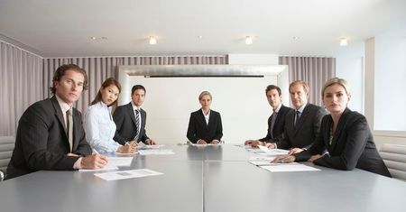 Absurdalne wymogi szefów. Bezmyślność? A może celowe działanie?