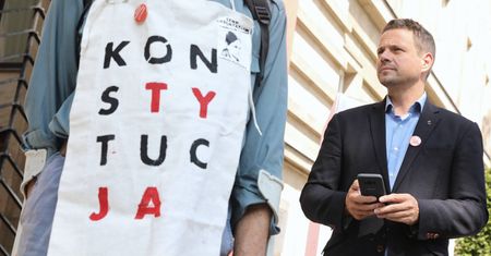 Powstanie mural "Konstytucja". Rafał Trzaskowski wyraził "pełne poparcie"