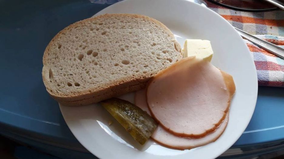 Przykładowy posiłek serwowany w polskim szpitalu.