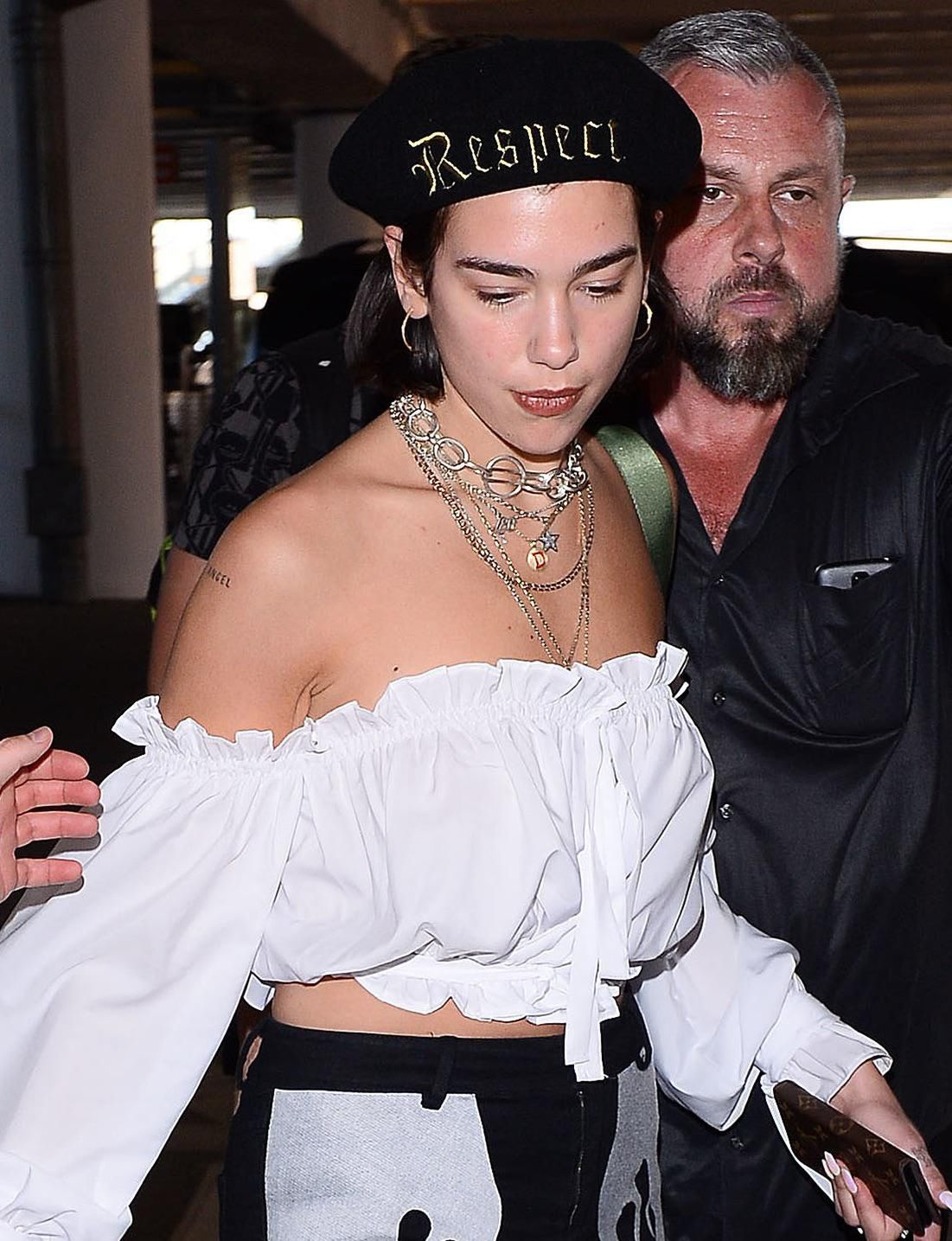 Dua Lipa na lotnisku w Warszawie, przed Orange Warsaw Festival 2018