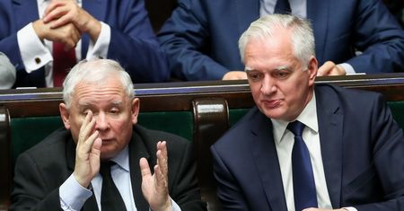 Koronawirus w Polsce. Spór o wybory i "tarczę antykryzysową". Frakcje w obozie władzy znów zaczynają się ścierać