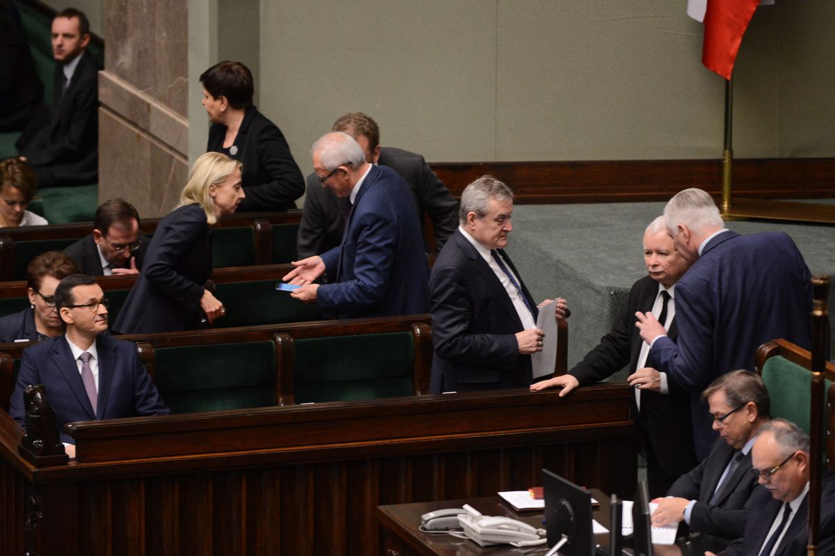 Koalicja Obywatelska goni PiS. Najnowszy sondaż