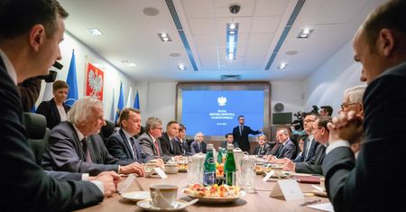 Koronawirus w Polsce. Wybory prezydenckie mogą zostać przełożone, opozycja nie ustaje w krytyce rządu, prezydenta i PiS