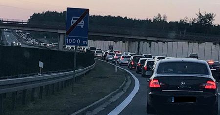 Polacy wracają z długiego weekendu. Robią się coraz większe korki na drogach