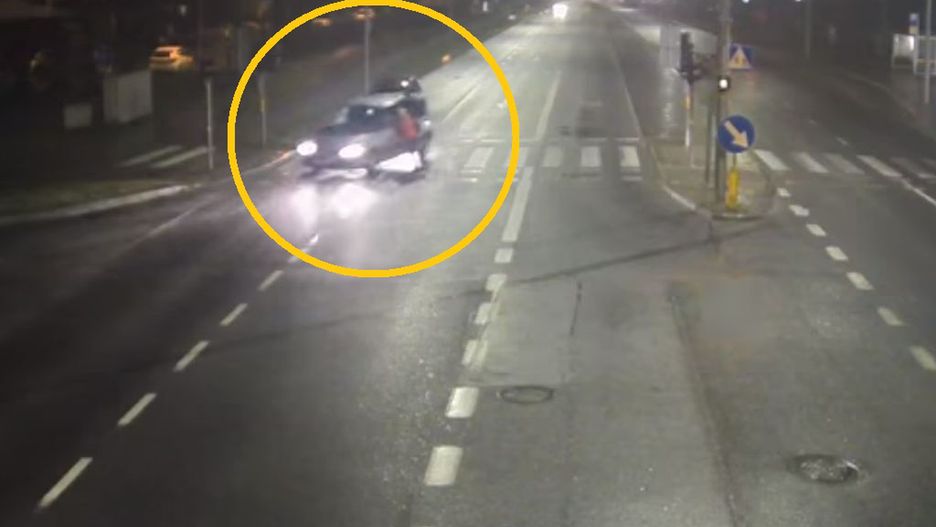 Moment potrącenia kobiety na przejściu dla pieszych w Olsztynie.