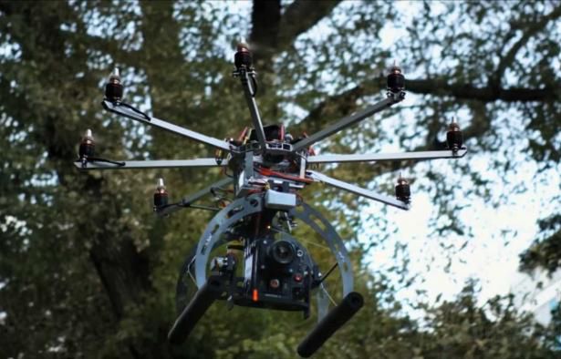 Octocopter - latające marzenie filmowca [wideo]