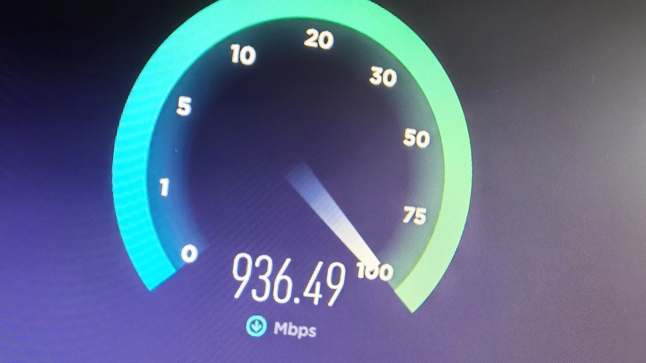 Starlink w Polsce. Średnia prędkość pobierania to niecałe 130 Mb/s