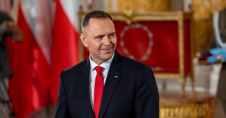 Nawrocki: gospodarka potrzebuje niskich podatków. Ekonomiści: to mit [ANALIZA]