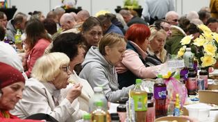 Miejskie śniadanie wielkanocne 2026 w hali Expo Łódź. W świąteczną niedzielę zjadło kilkaset osób. Przyszedł też kardynał Krajewski