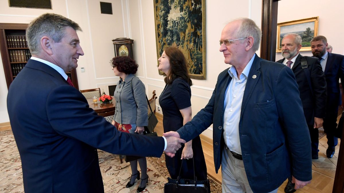 Marszałek Sejmu Marek Kuchciński oraz członkowie RMN, posłowie PiS Elżbieta Kruk, Joanna Lichocka  i Krzysztof Czabański.