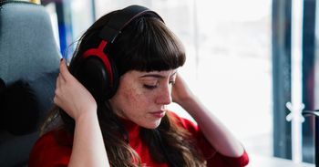 Zadbaj o słuch! Wyłącz hałas i odzyskaj spokój w 5 minut