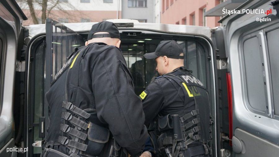 Policjanci zatrzymali mężczyznę, który przejechał autem po byłej żonie