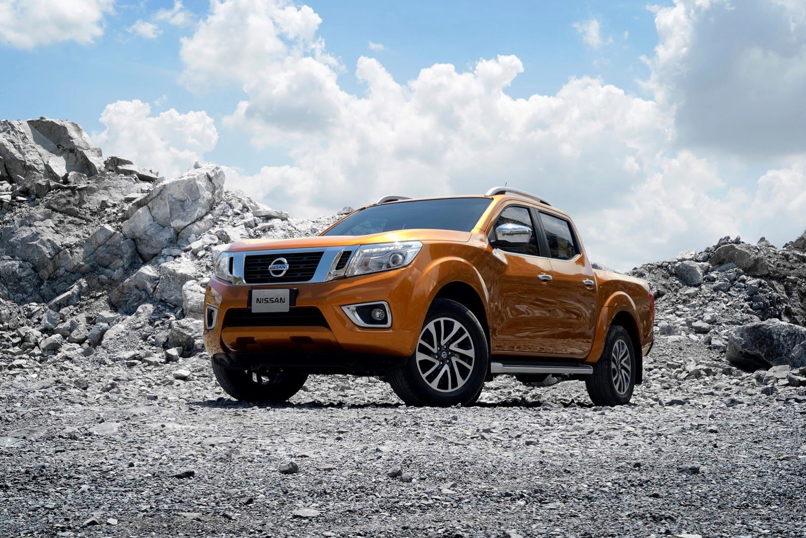 Nowy Nissan Navara - obszerna galeria producenta 25
