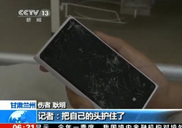 Lumia 920 to godny następca legendarnej Nokii 3310. Uratowała mężczyznę przed walącym się murem! 4