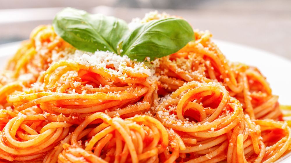 Spaghetti włoskie z sosem pomidorowym (bez mięsa)