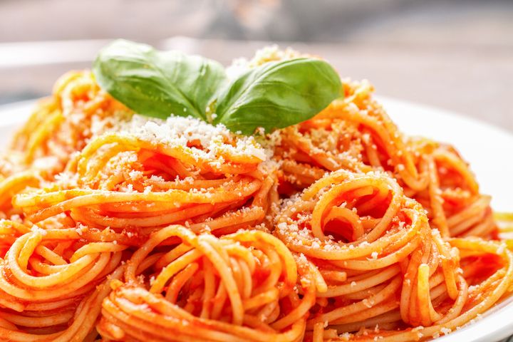 Spaghetti włoskie z sosem pomidorowym (bez mięsa)