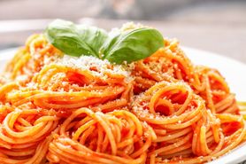 Spaghetti włoskie z sosem pomidorowym (bez mięsa)