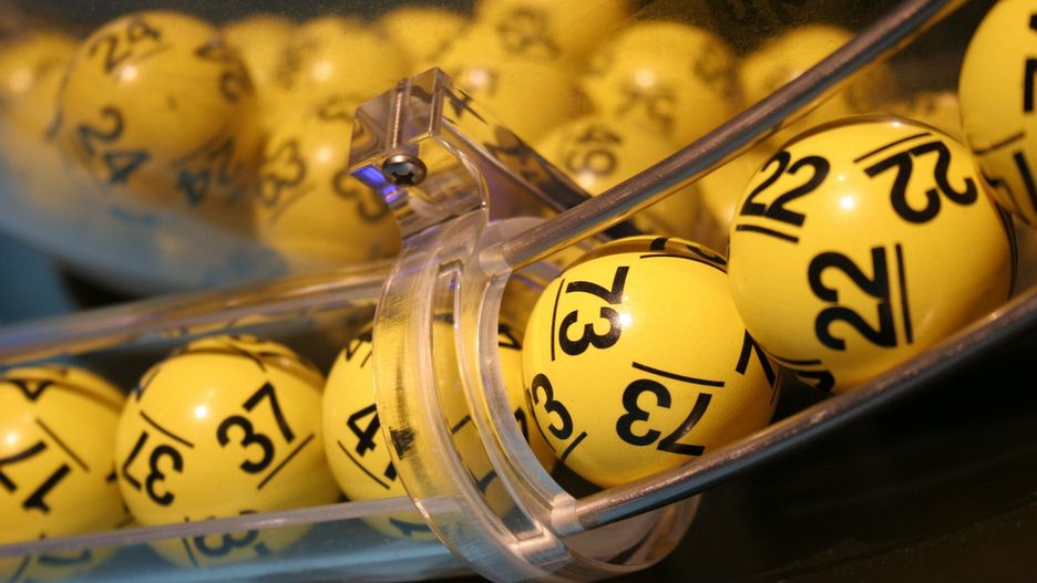 Maszyna losowania LOTTO.