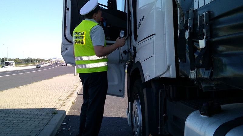 Zagrożenie ze strony rozpędzonej ciężarówki jest o wiele większe niż w przypadku auta osobowego