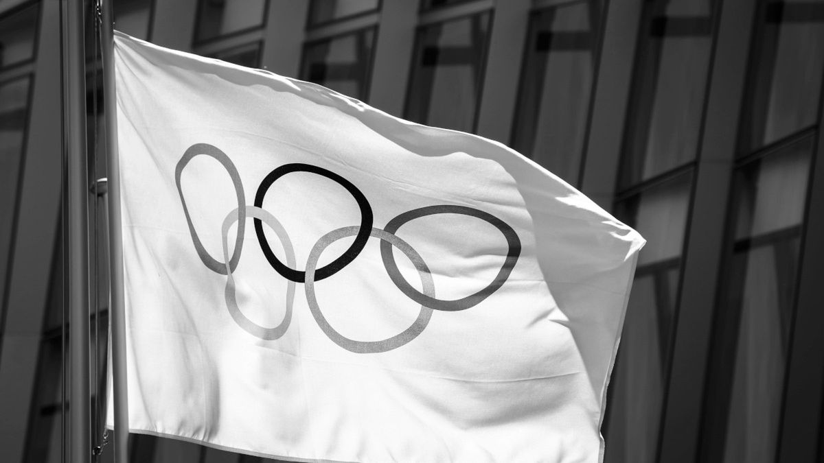 Zdjęcie okładkowe artykułu: PAP/EPA / JEAN-CHRISTOPHE BOTT / Na zdjęciu: flaga olimpijska