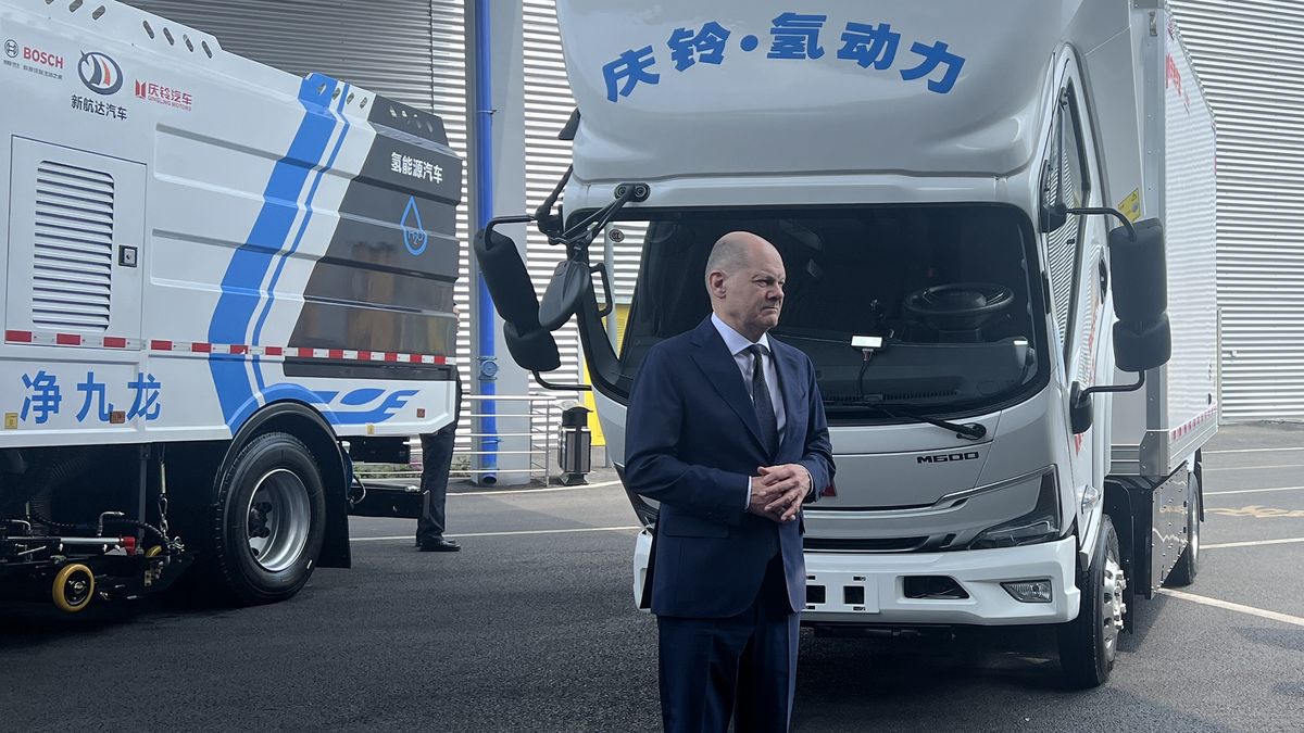 Olaf Scholz w chińskiej fabryce napędów wodorowych Boscha