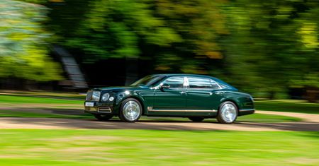 Bentley królowej Elżbiety trafi na aukcję. Taka okazja zdarza się... prawie nigdy