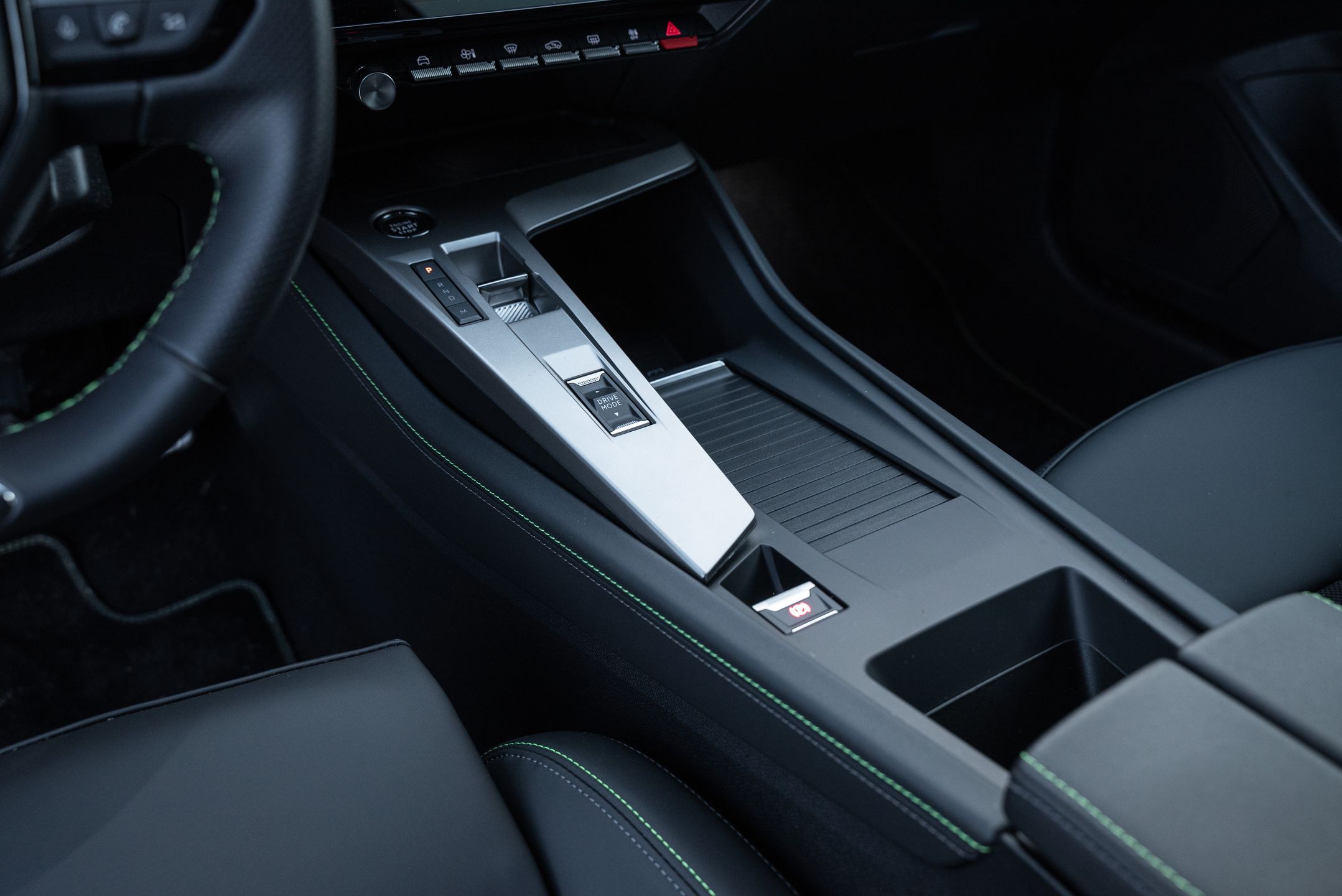 Peugeot 408 Hybrid 145