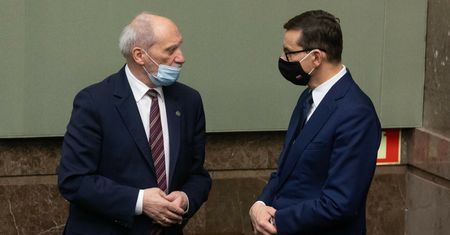 Morawiecki zachwala raport Macierewicza. "Konstruktywny, szeroki"