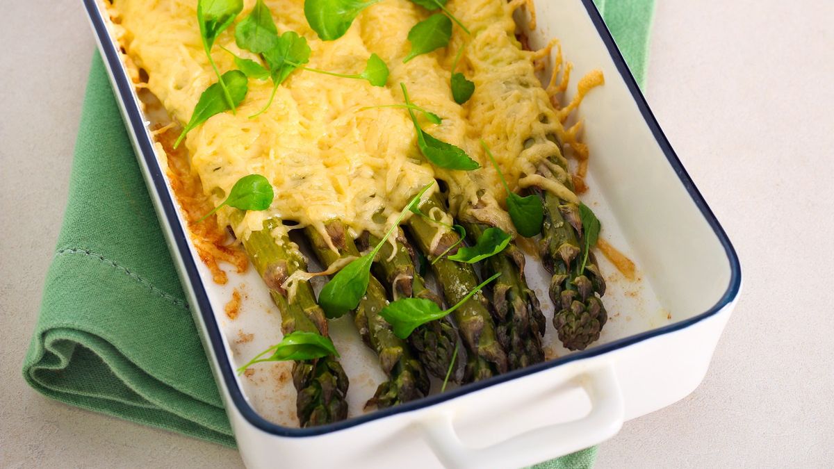 Babcia zdradziła mi przepis na pyszne zapiekane szparagi. Znikają z talerza w mgnieniu oka