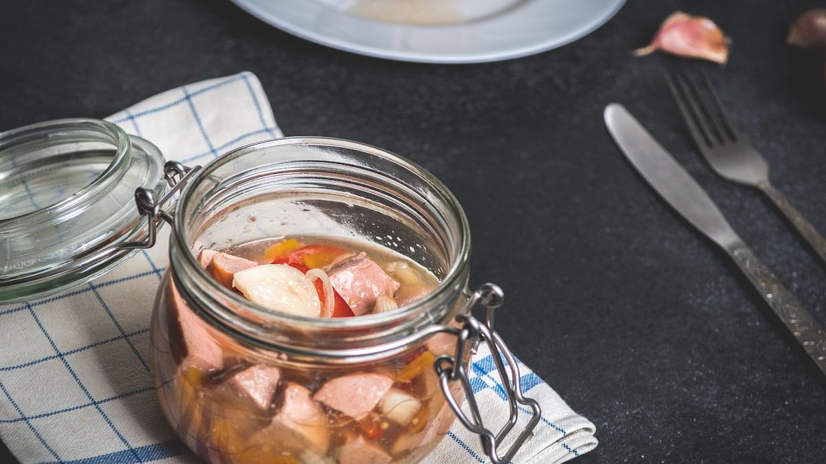 Polskie gospodynie łapią się za głowę. Czeszki zamiast ogórków upychają w słoikach inny produkt