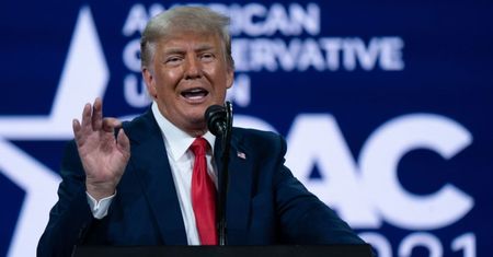 Facebook zdecydował na temat Trumpa. Były prezydent znalazł wyjście