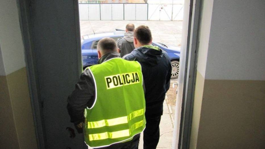 Ząbki. Kobieta zmuszana była do prostytucji. Były partner okradł ją i porwał jej córkę