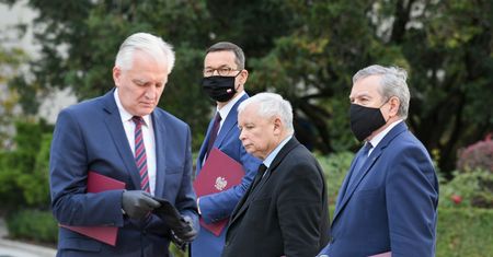 Ranking CBOS. Kaczyński, Duda, Hołownia... Polacy nie wszystkim ufają