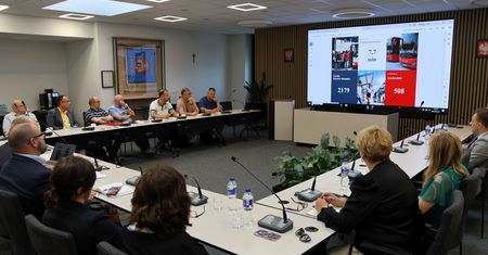 Samorządowcy z Powiatu Toruńskiego debatowali o transporcie i bezpieczeństwie mieszkańców