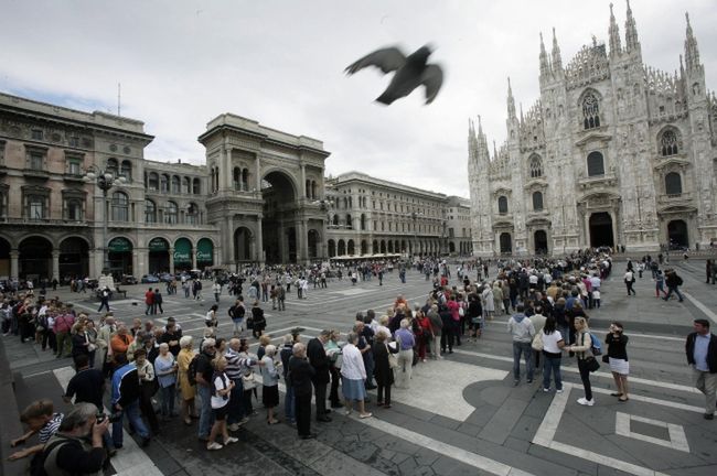 Włochy: Tysiące ludzi oddają hołd kardynałowi Martiniemu