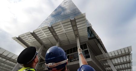 Akcja Greenpeace. Polka wspina się na wieżowiec Shard w Londynie