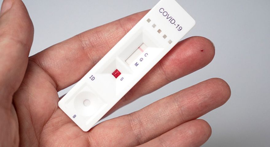 Wyniki testów antygenowych traktowane są na równi z wynikami testów PCR