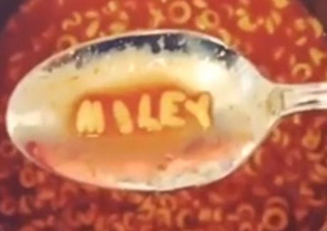 Miley Cyrus reklamuje zupę!