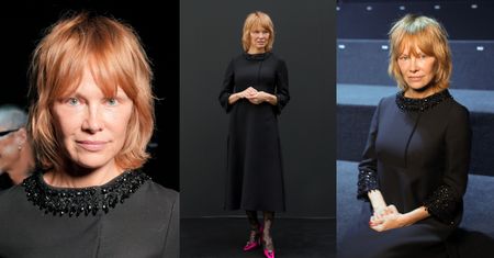 Ruda Pamela Anderson pozuje na pokazie Valentino w Paryżu. Klasa?