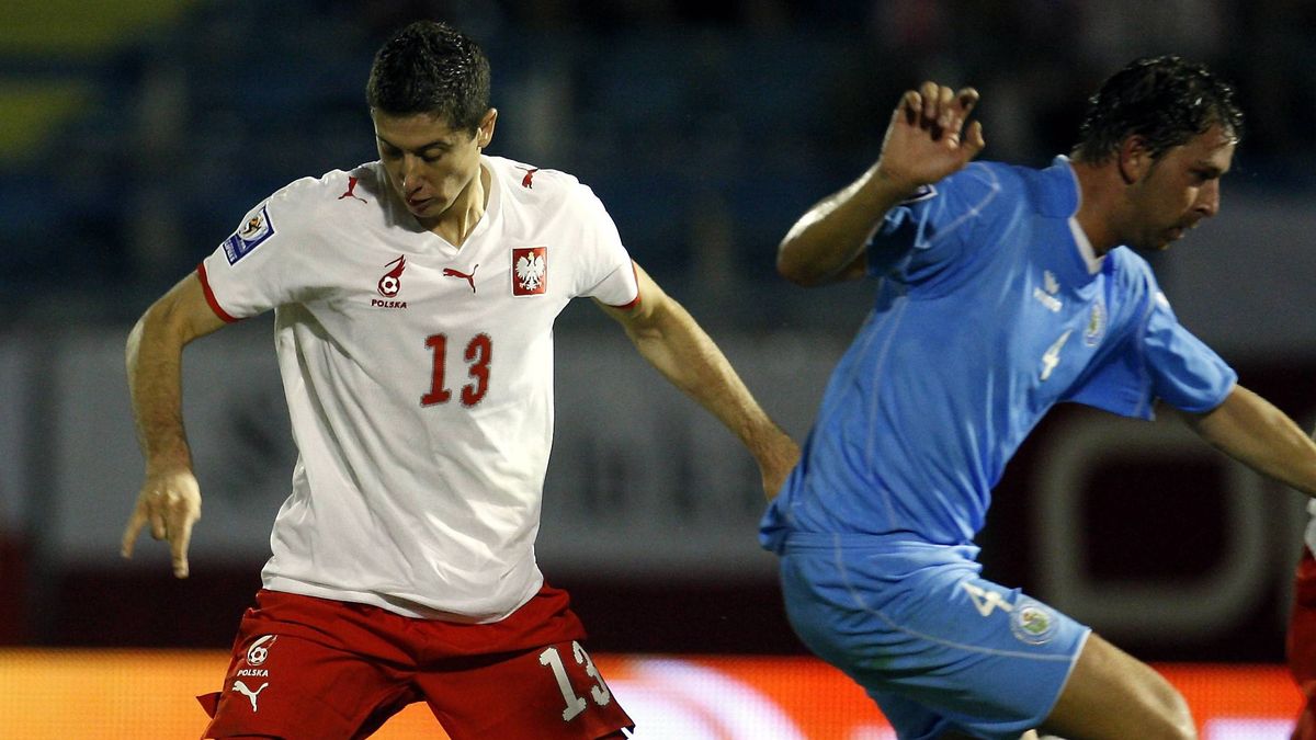 PAP / ADAM HAWAŁEJ / Na zdjęciu: Robert Lewandowski w debiucie w reprezentacji Polski w 2008 roku