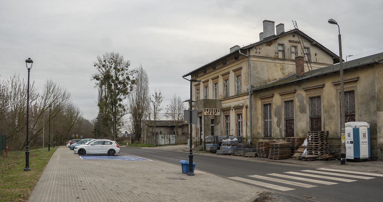 Białośliwie: Nowy parking. Mieszkańcy coraz chętniej wybierają pociągi