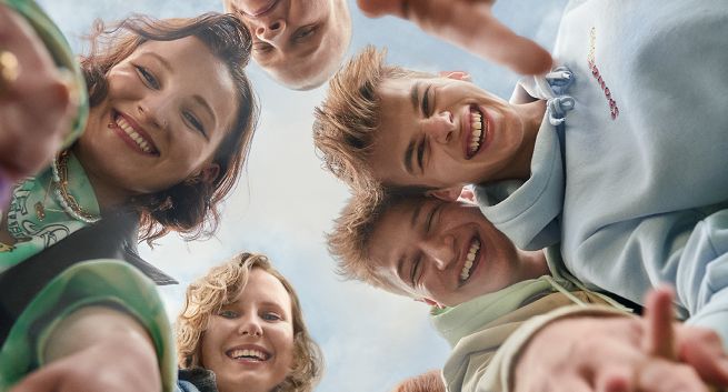 H&amp;M w nowej kampanii dziękuje młodym za to, że są sobą